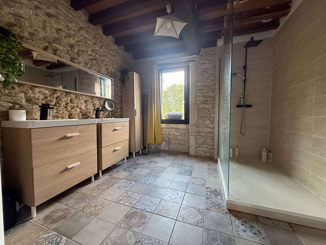 Maison à PERIERS-SUR-LE-DAN