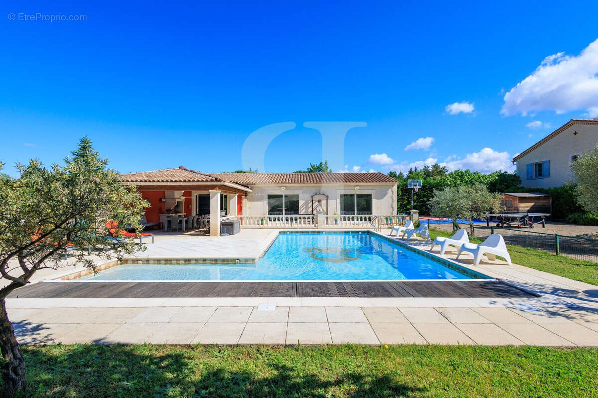 Maison à PERNES-LES-FONTAINES