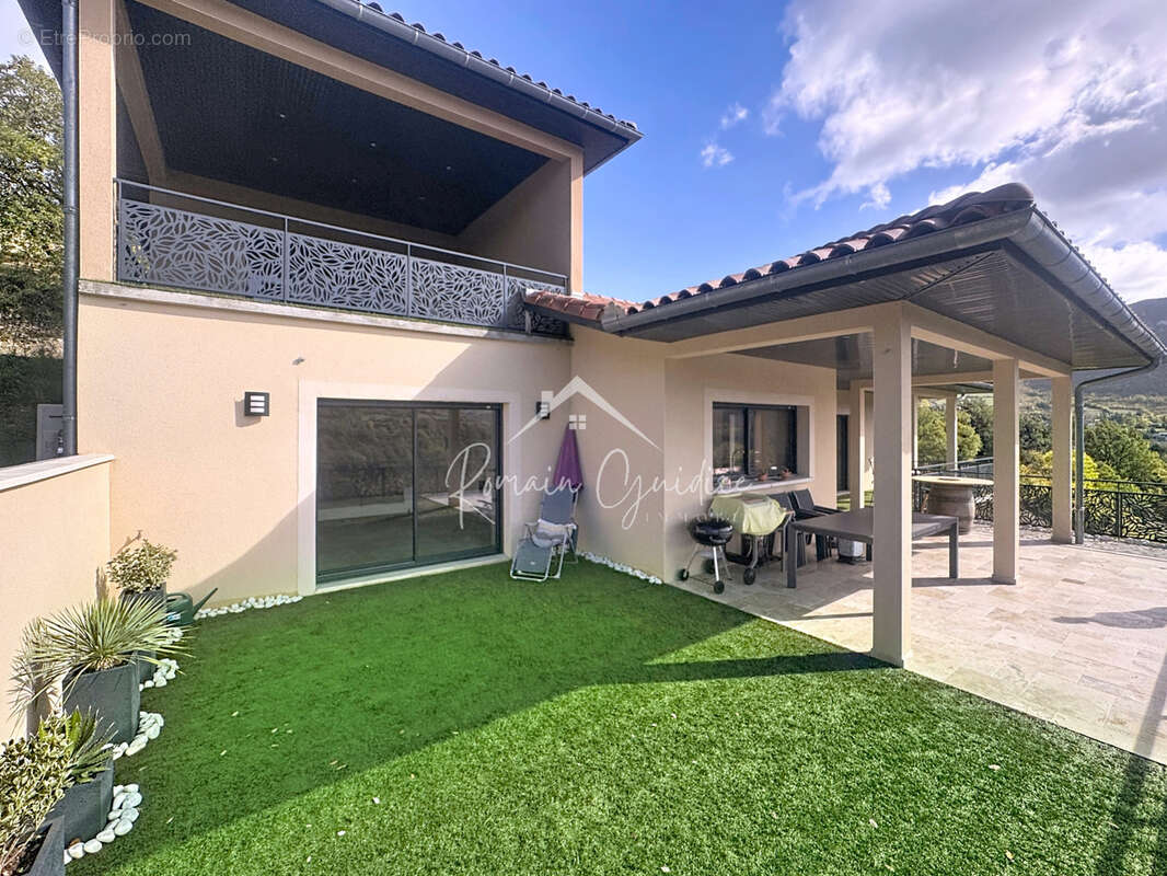 Bien de prestige type 8 de 251 m2 sur terrain de 2319 m2 - photo 8