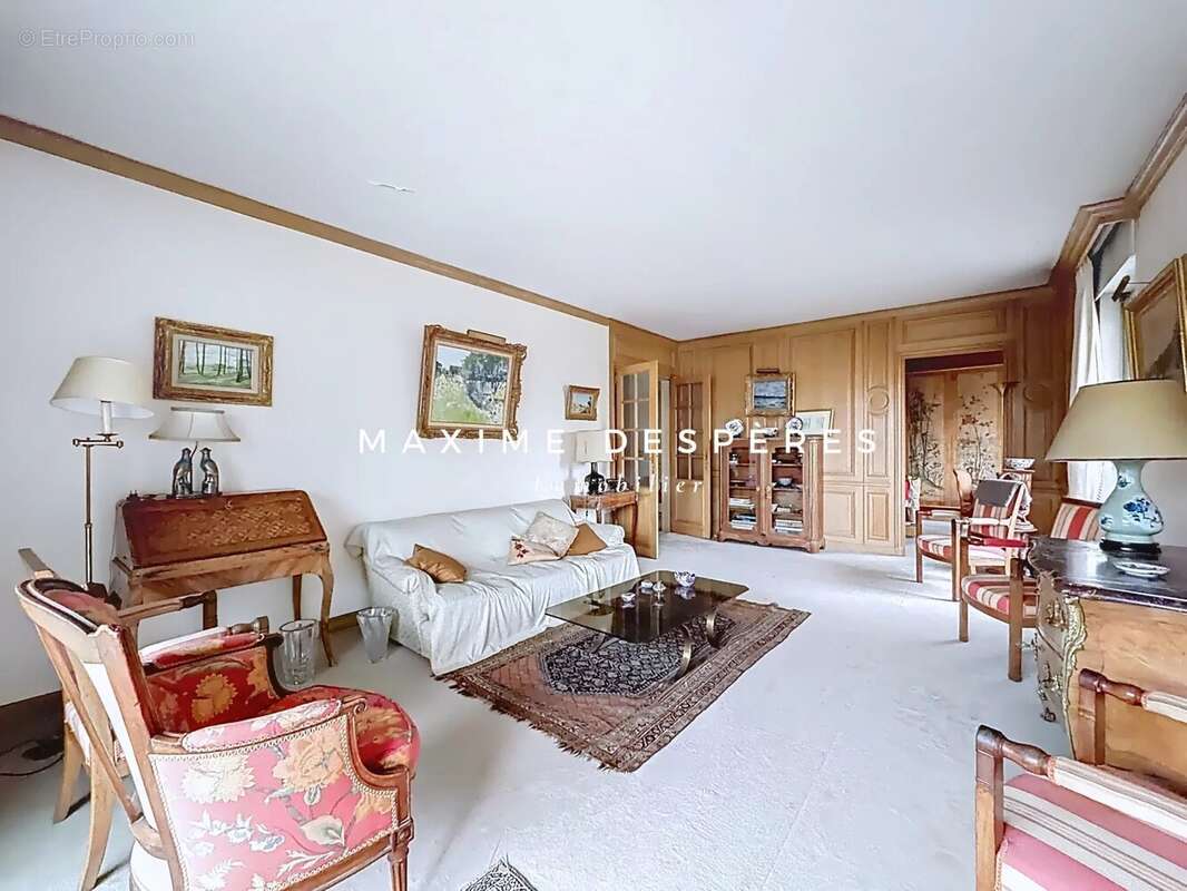 Appartement à NEUILLY-SUR-SEINE