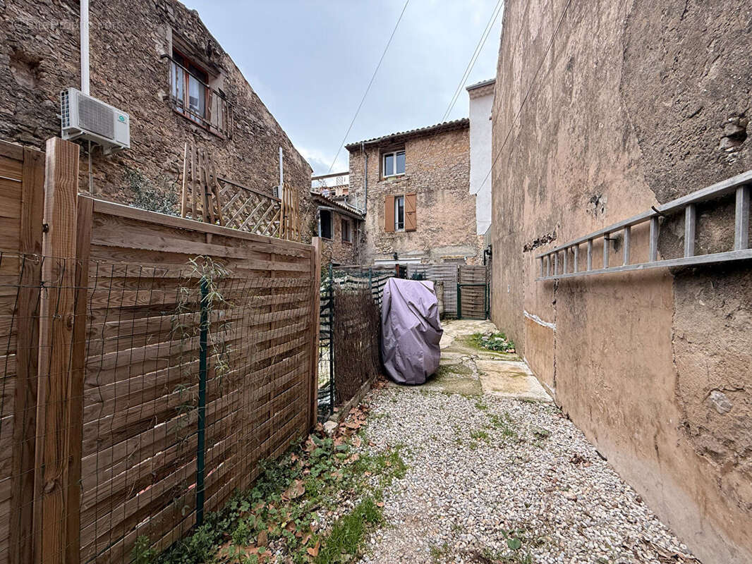 Appartement à TOURVES