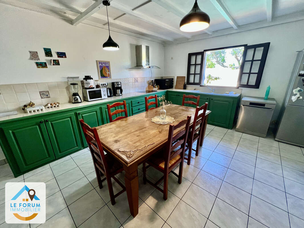 Saint joseph 97480 - villa avec piscine - beaux volumes - rendement locatif - proche de toutes commodités - photo 2