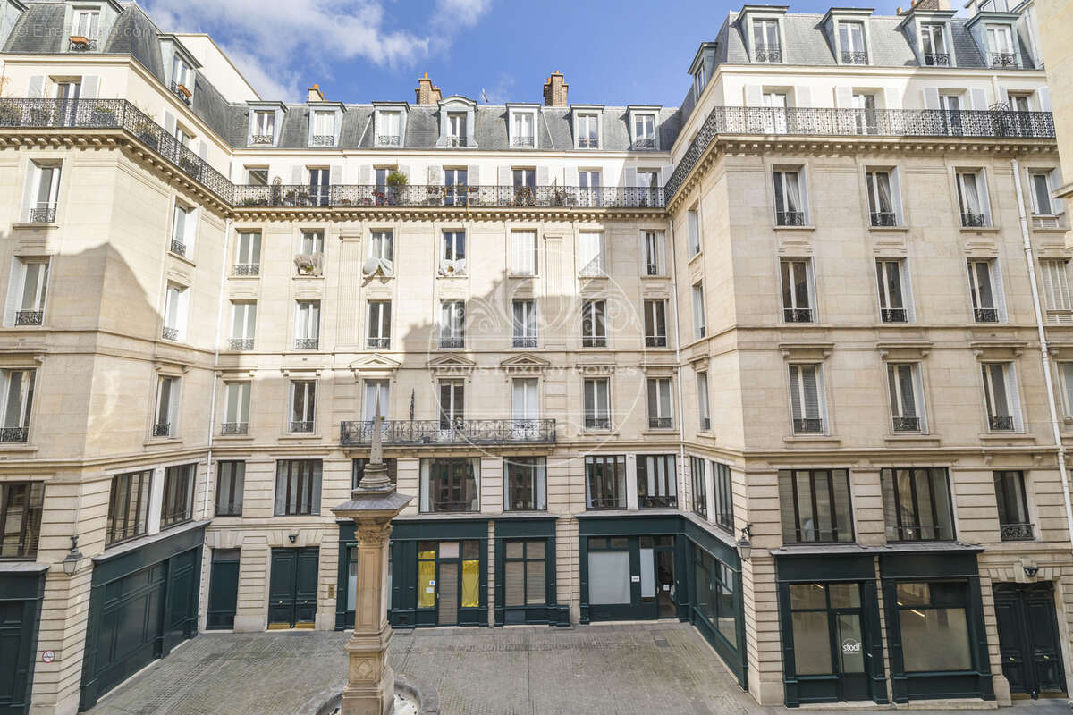 Appartement à PARIS-1E