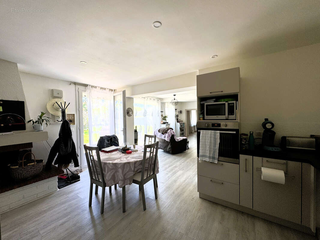 Maison à COURS-DE-PILE