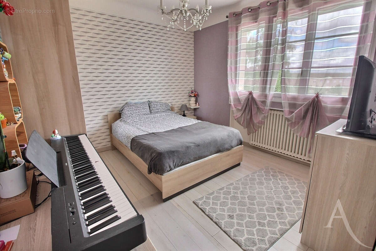 Maison à THIAIS