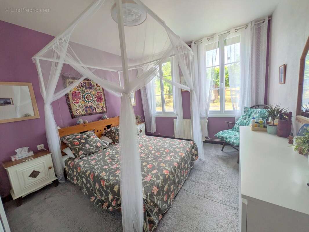 Maison en pierre économe en énergie, dépendances et près de 8 000 m² de terrain - photo 4