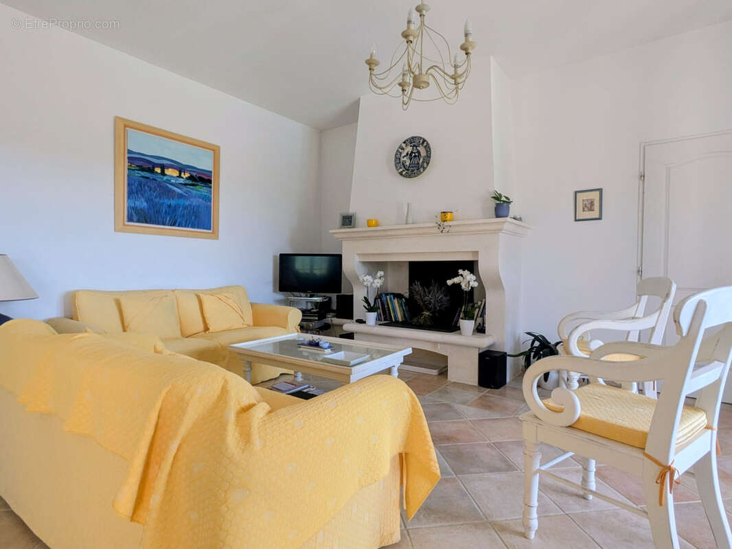 Maison à COTIGNAC