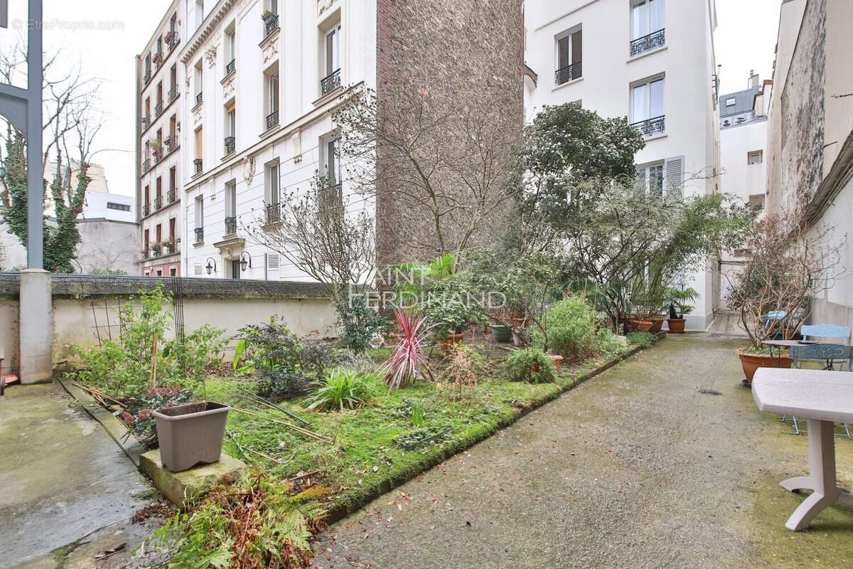 Appartement à PARIS-17E