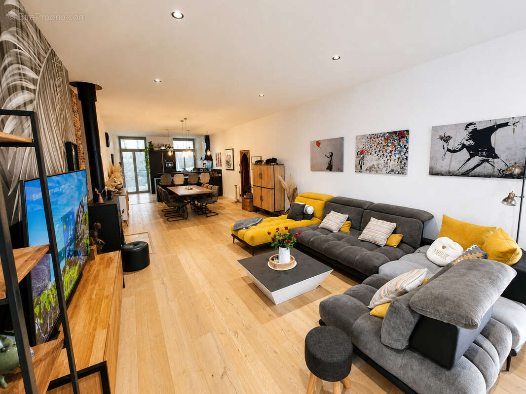 Propriété entièrement rénovée de 323 m2 avec piscine et dépendances - photo 9