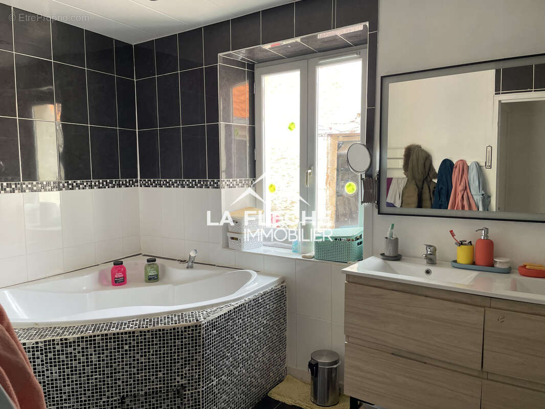 Maison de village décorée avec soin - photo 10
