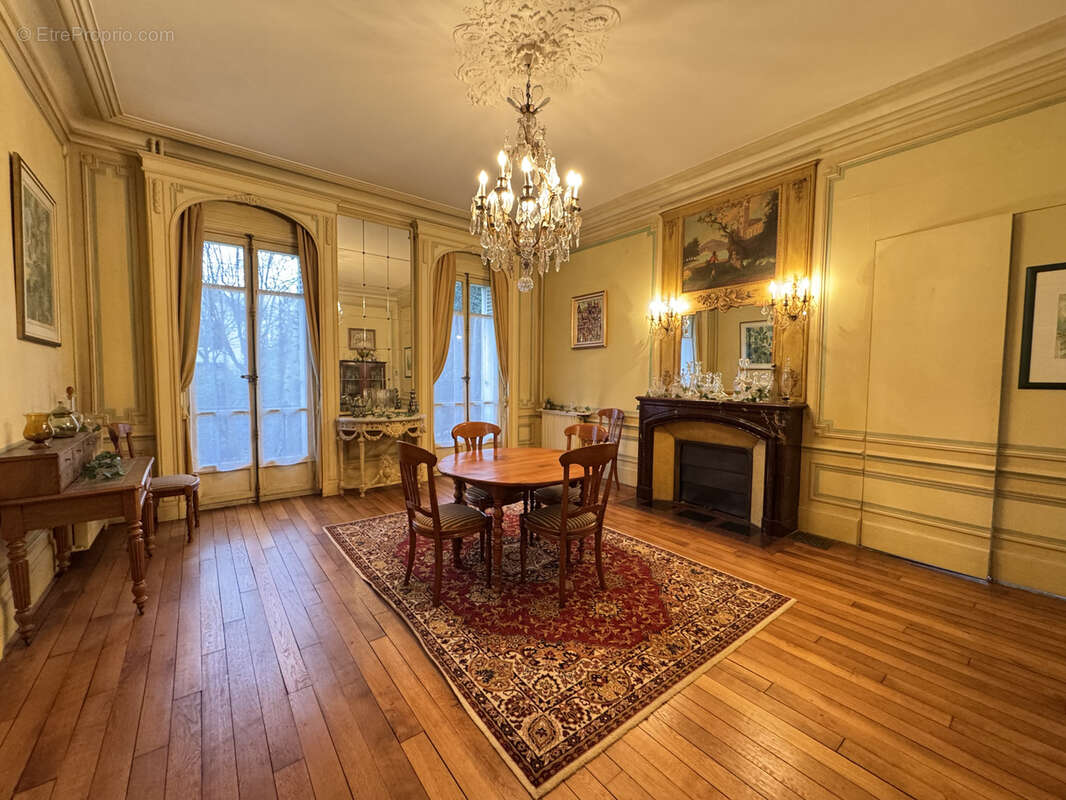 Maison à SAINT-MAUR-DES-FOSSES