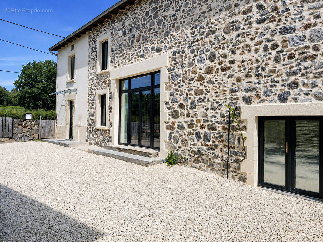Maison à BUSSEROLLES
