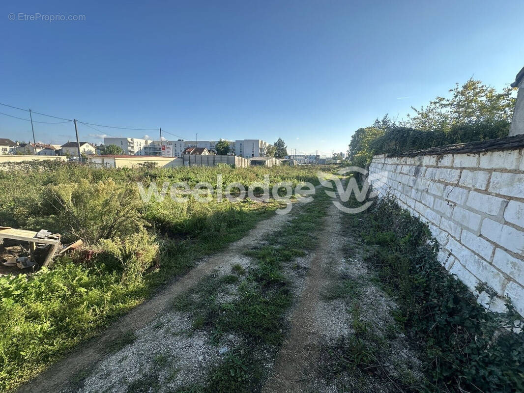 Terrain à SENS
