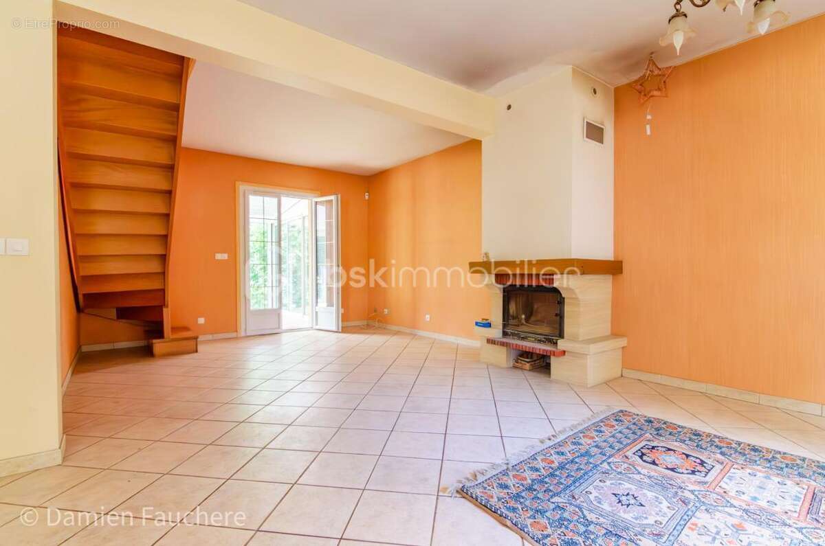 Maison à VAUX-LE-PENIL