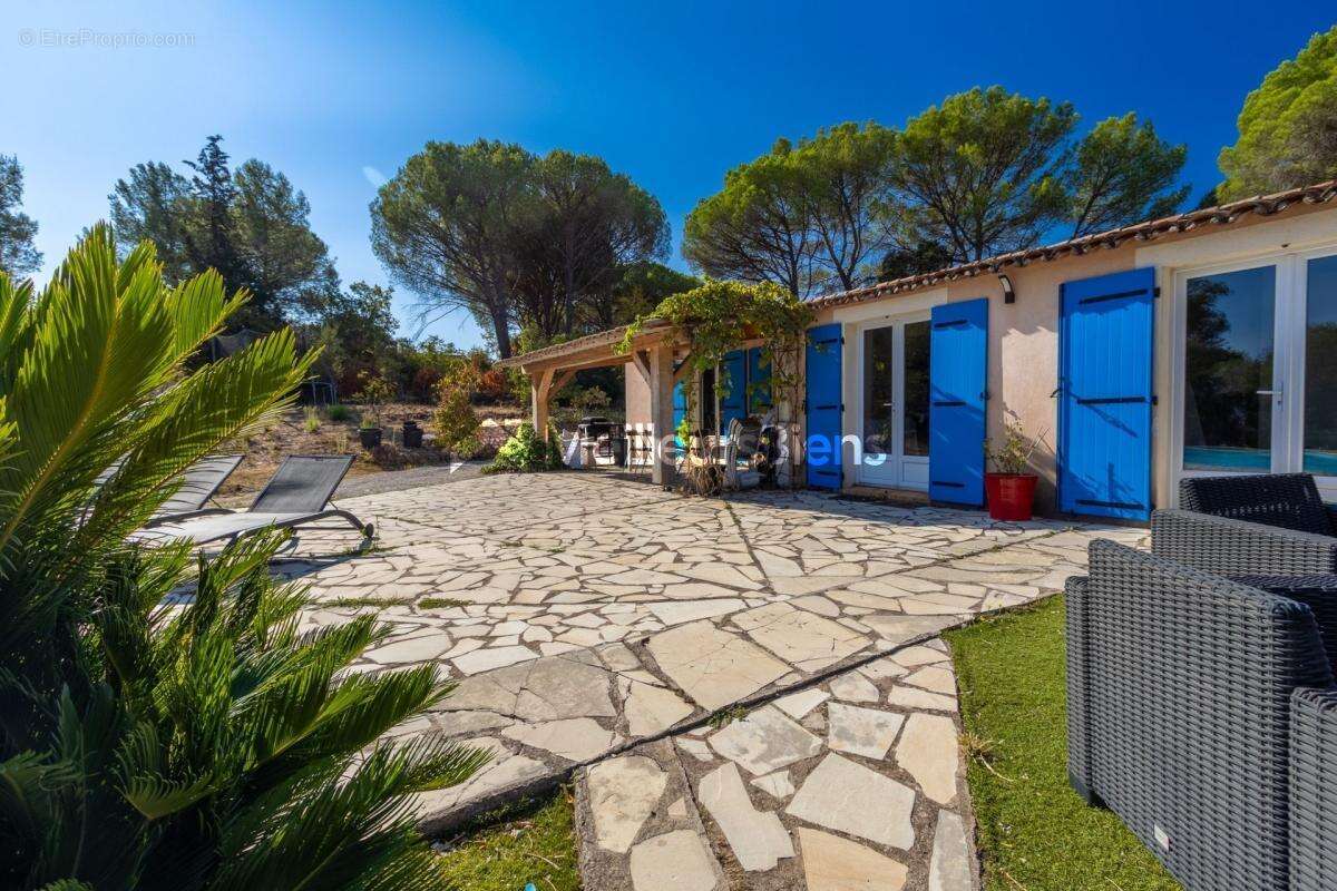 Maison à ROQUEBRUNE-SUR-ARGENS