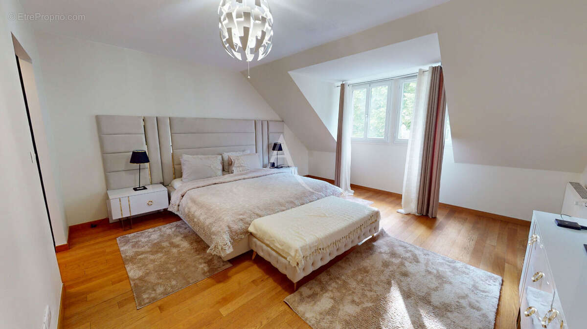 Maison à SAINT-THIBAULT-DES-VIGNES