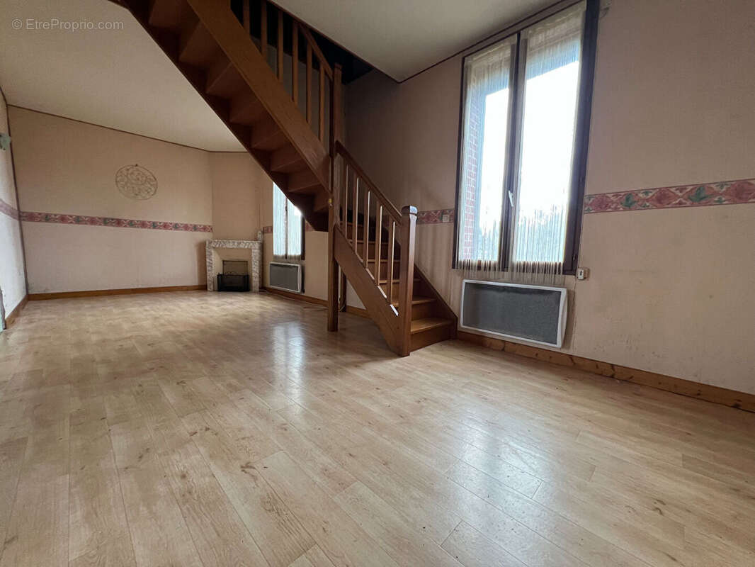 Maison à SAINT-JEAN-DE-LA-RUELLE