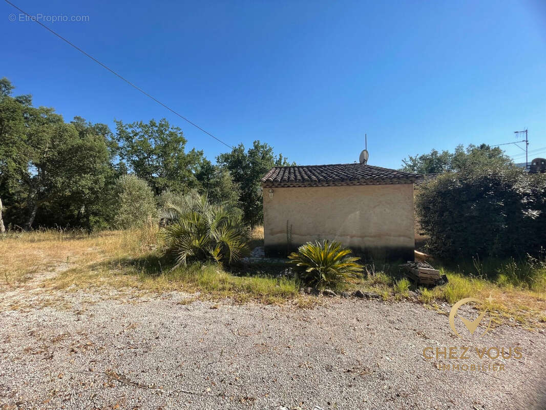Maison 83 m² à Bagnols-En-Foret  - photo 2