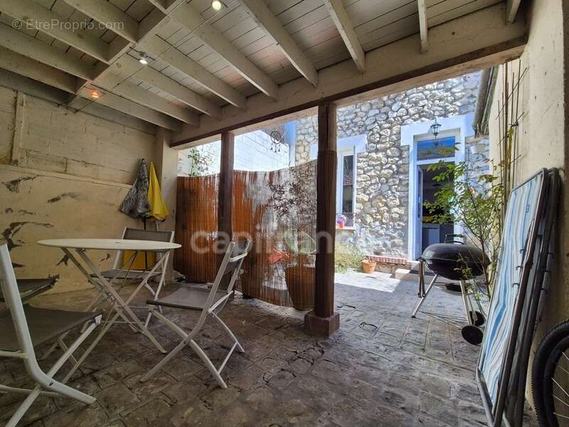 A vendre ETAMPES (91), Proche centre-ville, Charmante Meulière de 5 pièces sur sous-sol avec cour et garage - photo 10