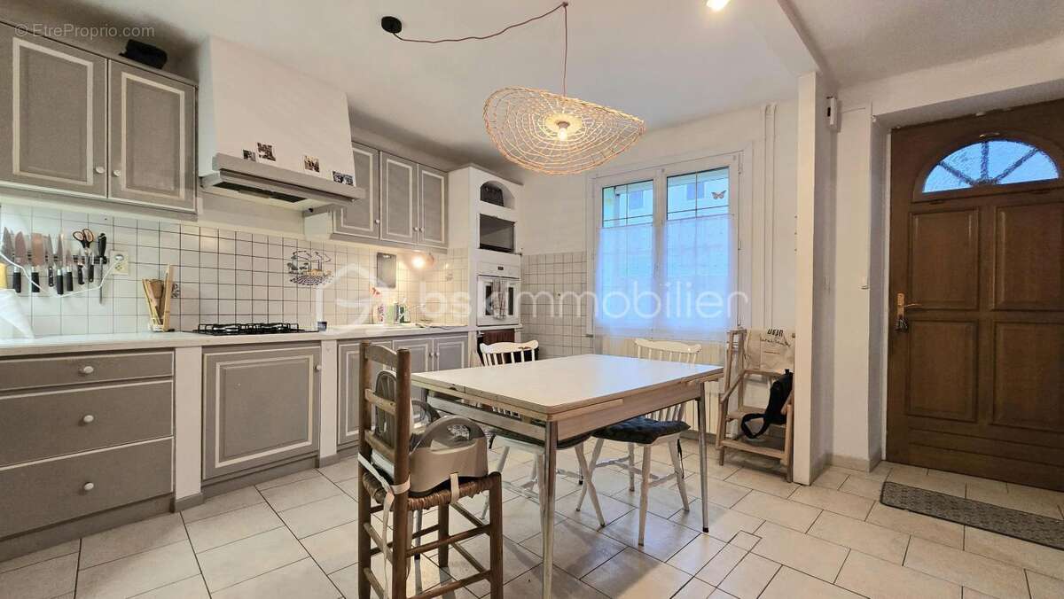 Grande maison de village : 4 chambres, cave et garage - photo 7