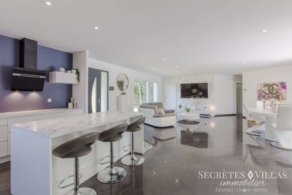 Maison à FARGUES-SAINT-HILAIRE