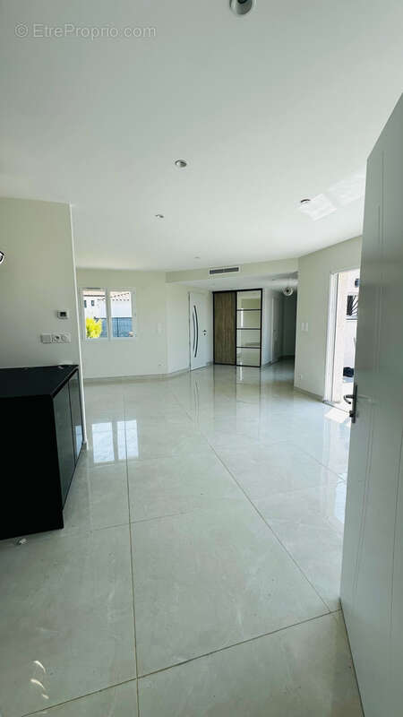 Maison récente T4 avec jardin de 990 m2 - photo 9