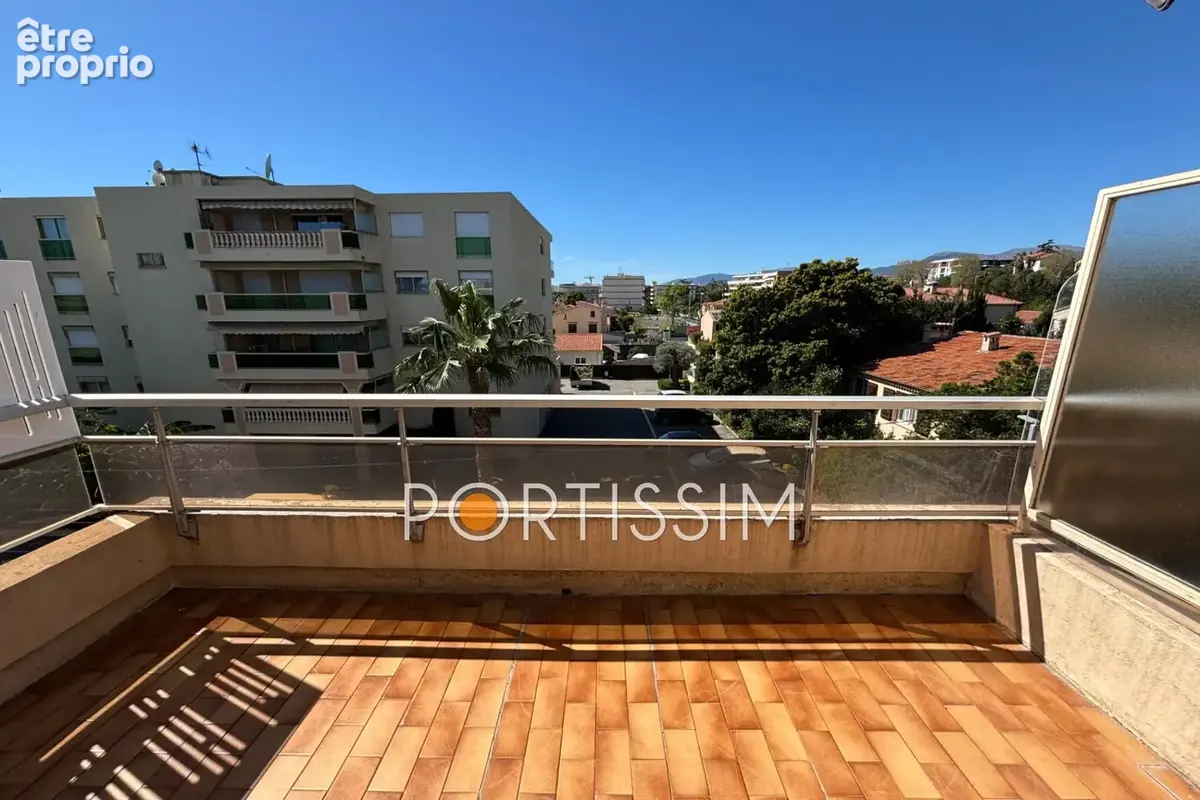 Photo Appartement à Saint-Laurent-Du-Var au prix de 230 000€