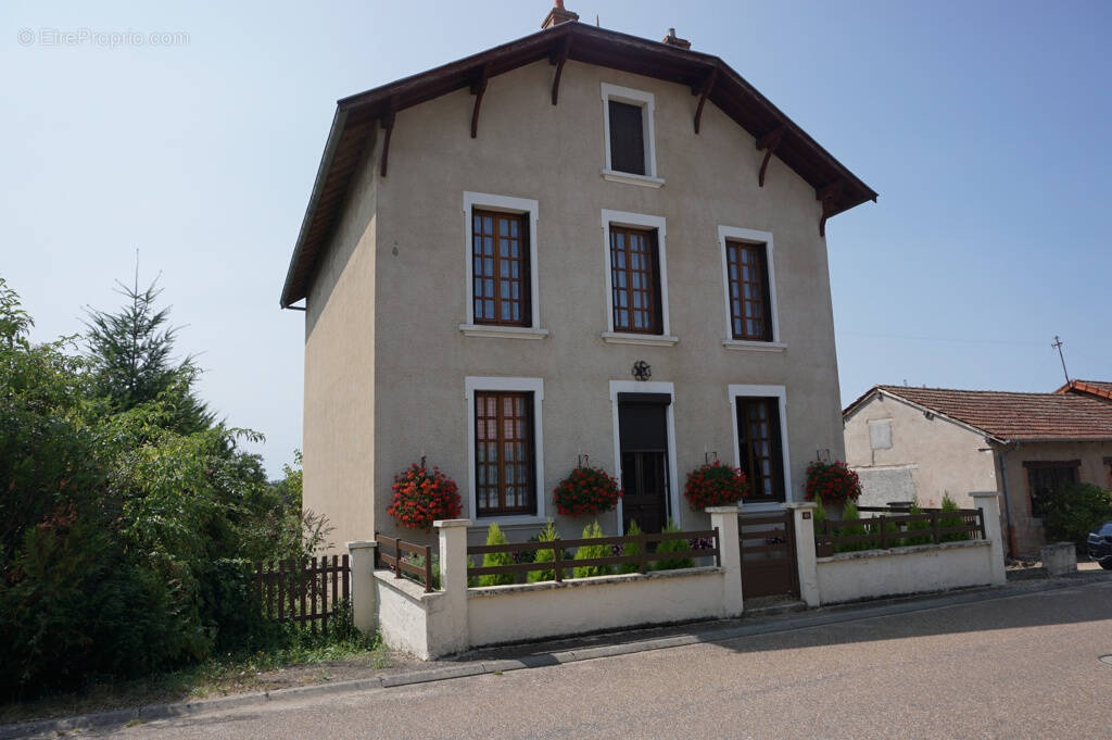 Maison à SAINT-YAN