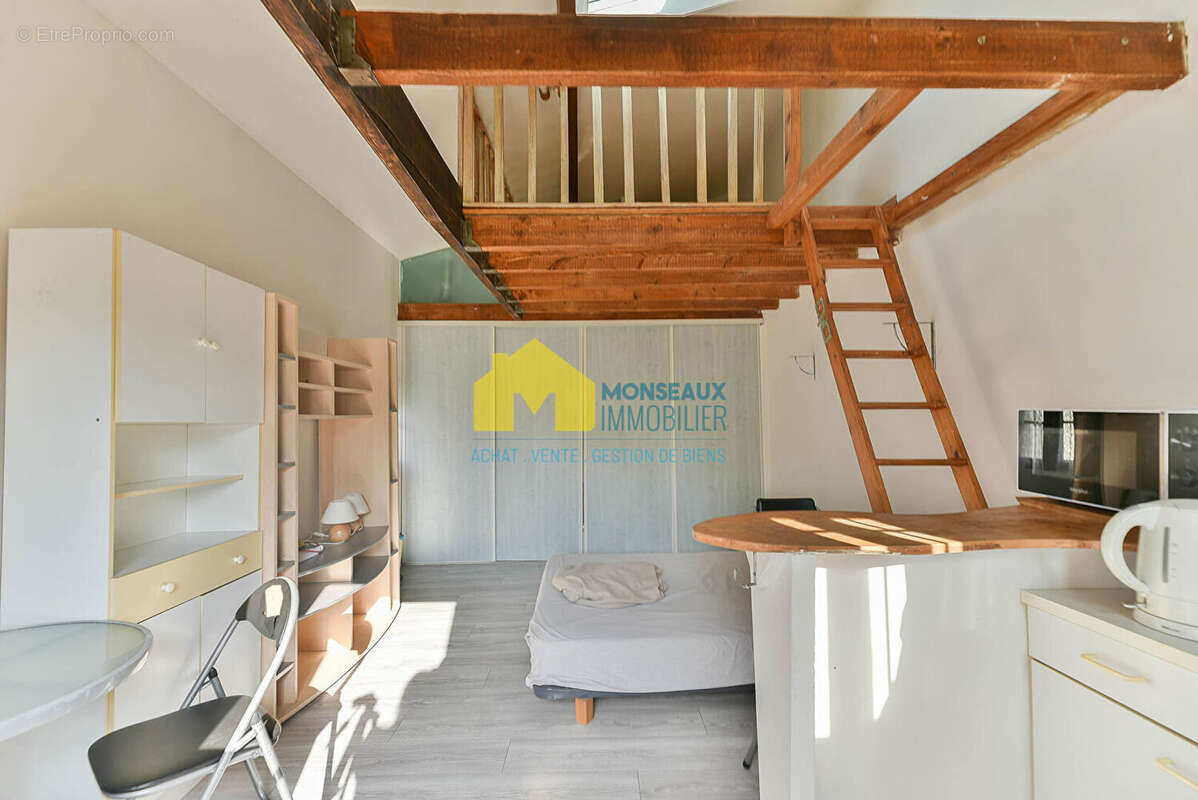 Maison à SAINTE-GENEVIEVE-DES-BOIS