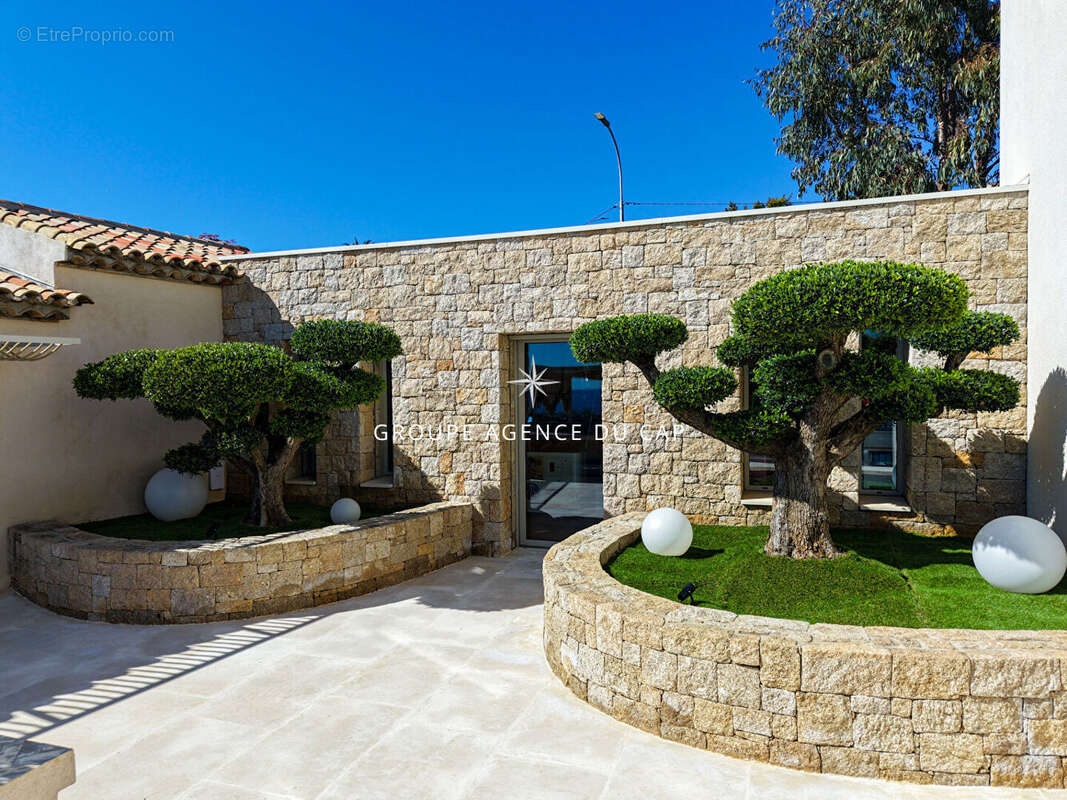 Maison à LES ISSAMBRES