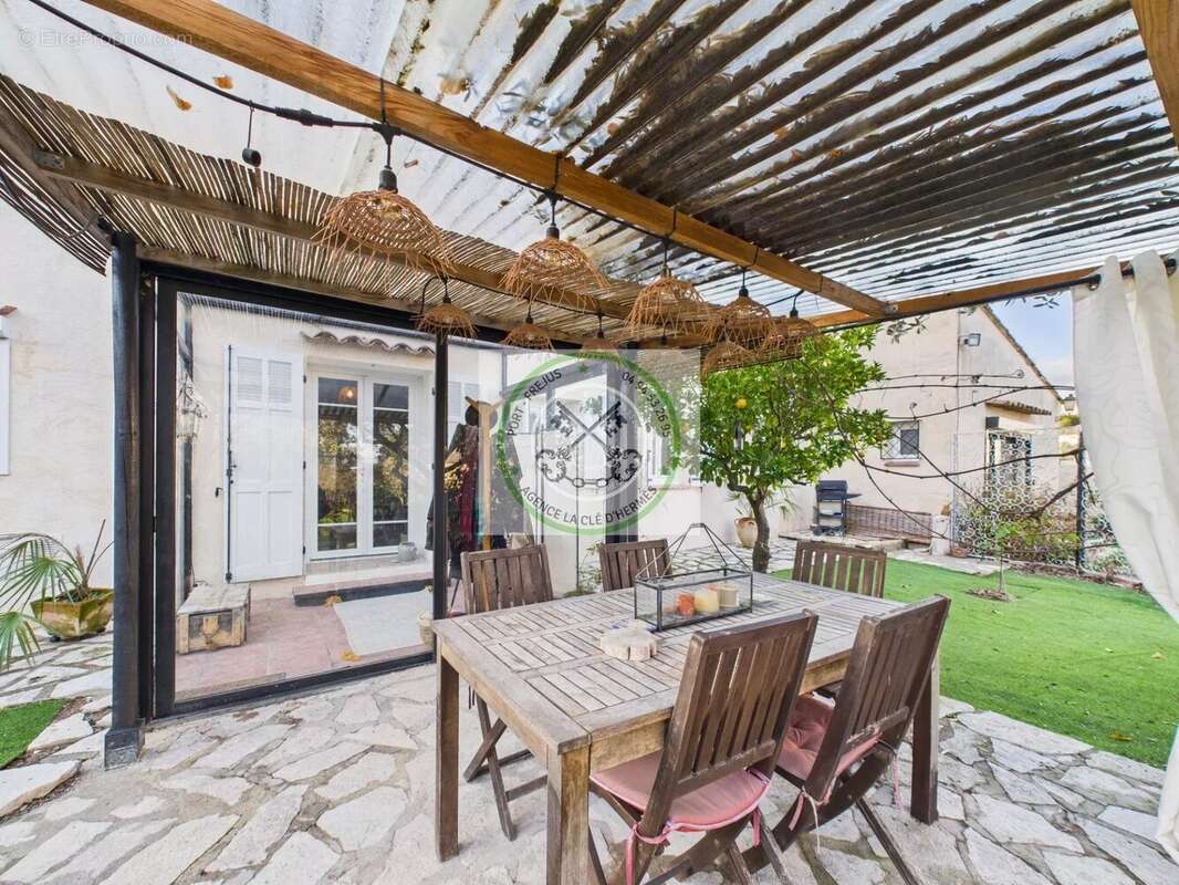 Maison à ROQUEBRUNE-SUR-ARGENS