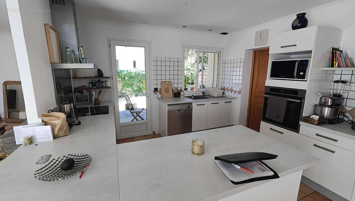 Maison Villeneuve Les Avignon 4 pièce(s) 135 m2 - photo 3