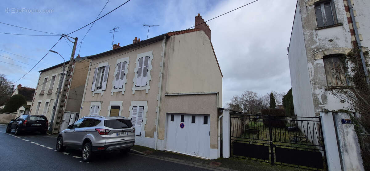 Maison à MONTLUCON