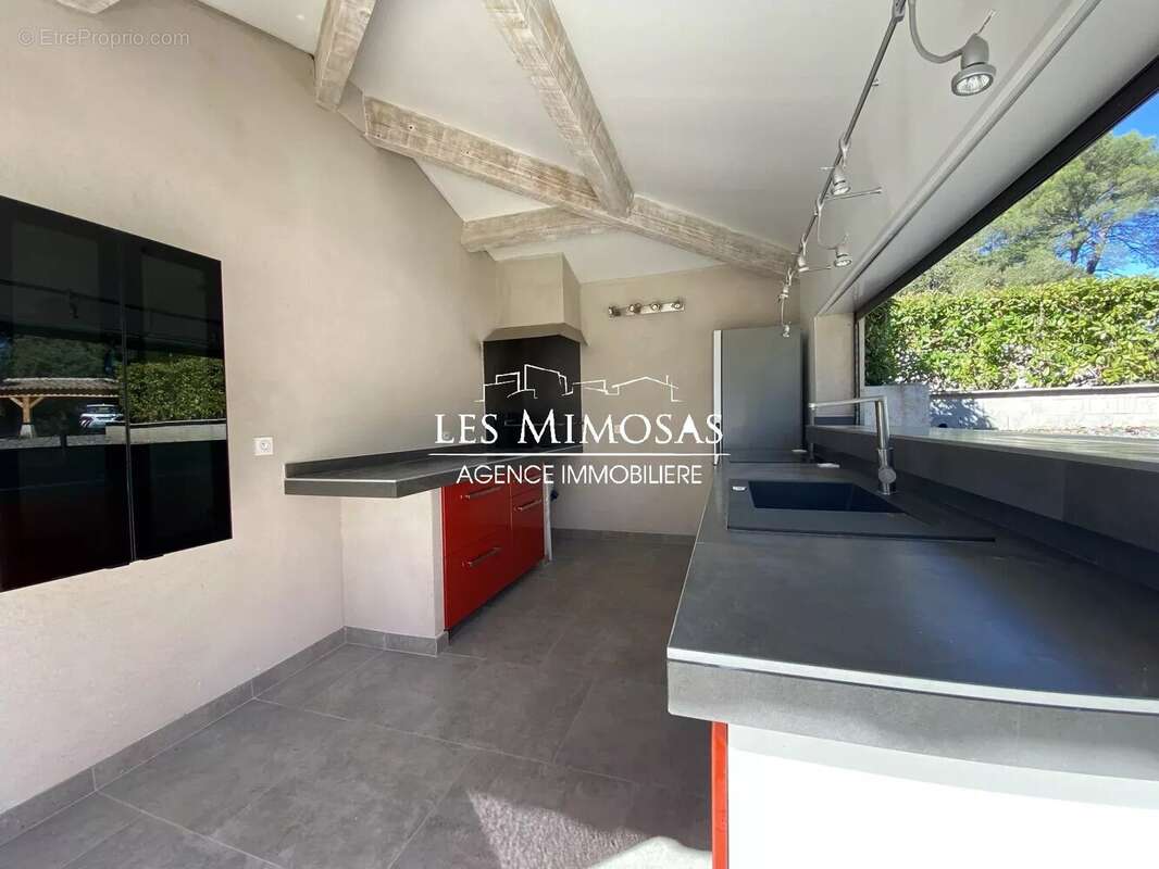 Maison à ROQUEBRUNE-SUR-ARGENS
