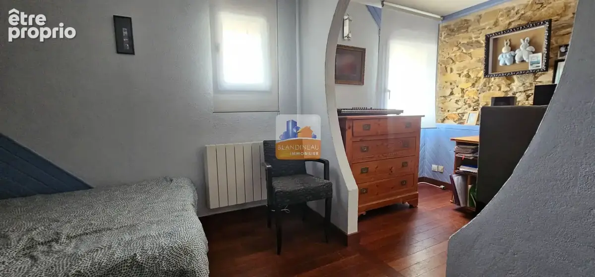 La montagne, en plein bourg, maison en pierre 4 chambres, terrain 345 m² - photo 10
