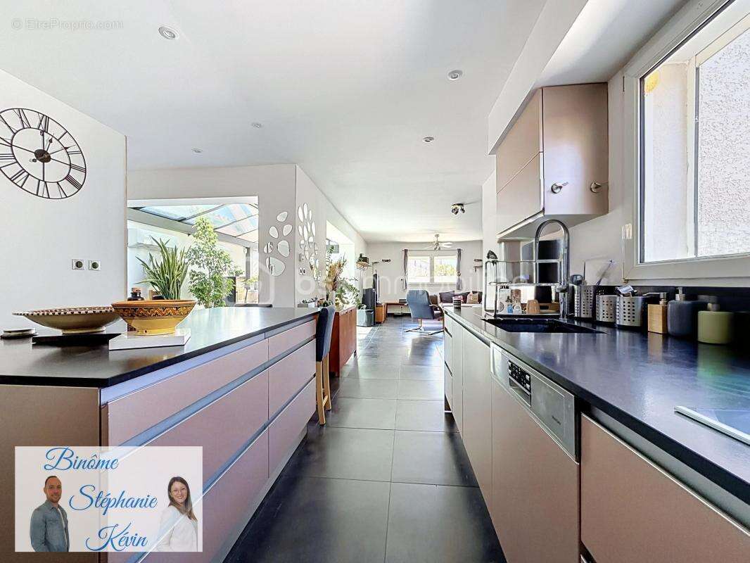  Maison familiale (5 chambres) avec piscine — Quartier calme à Cournonsec  - photo 3