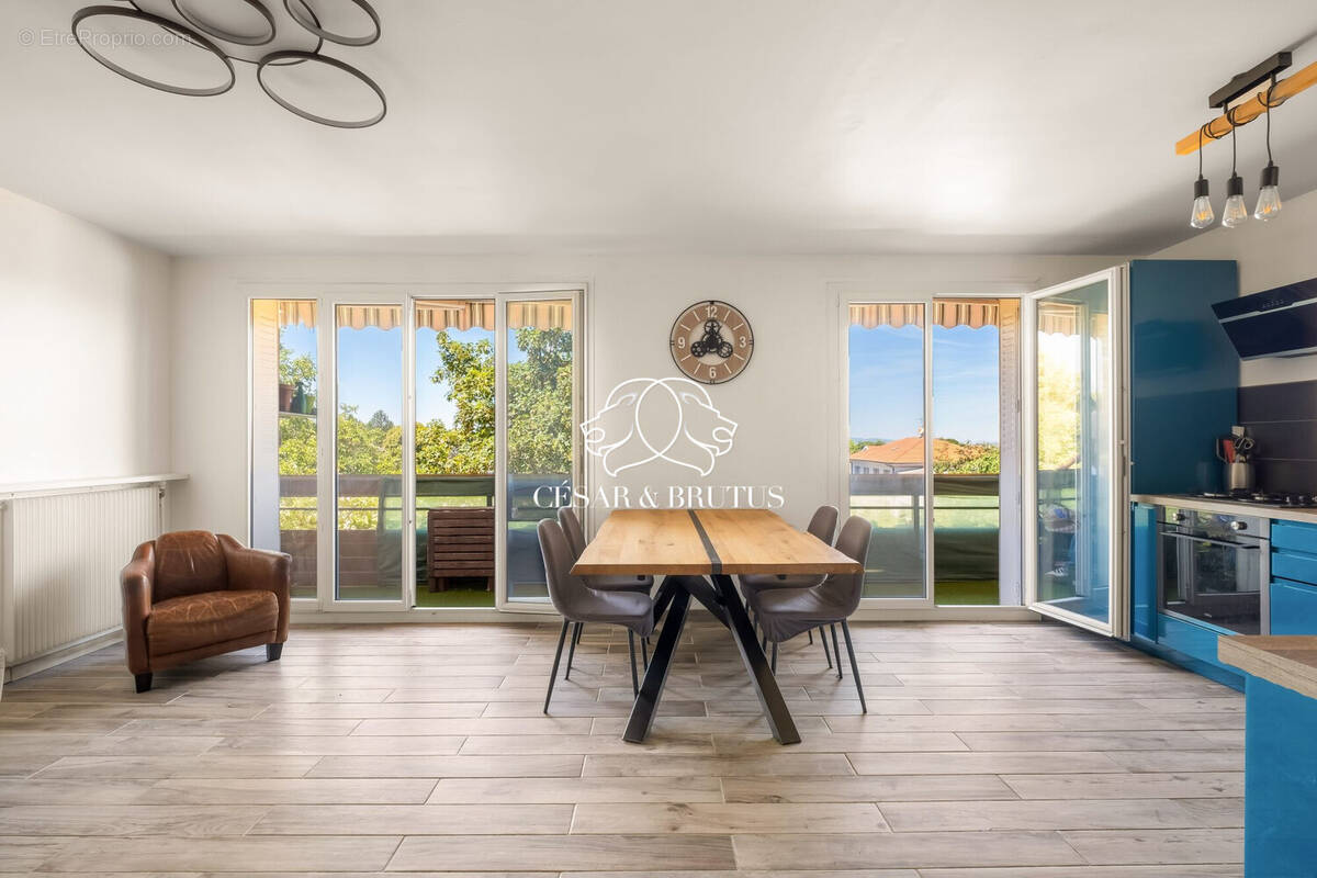 Appartement 80 m² à Saint-Laurent-De-Mure  - photo 5