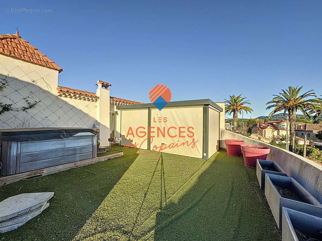 Appartement à SAINT-CYR-SUR-MER