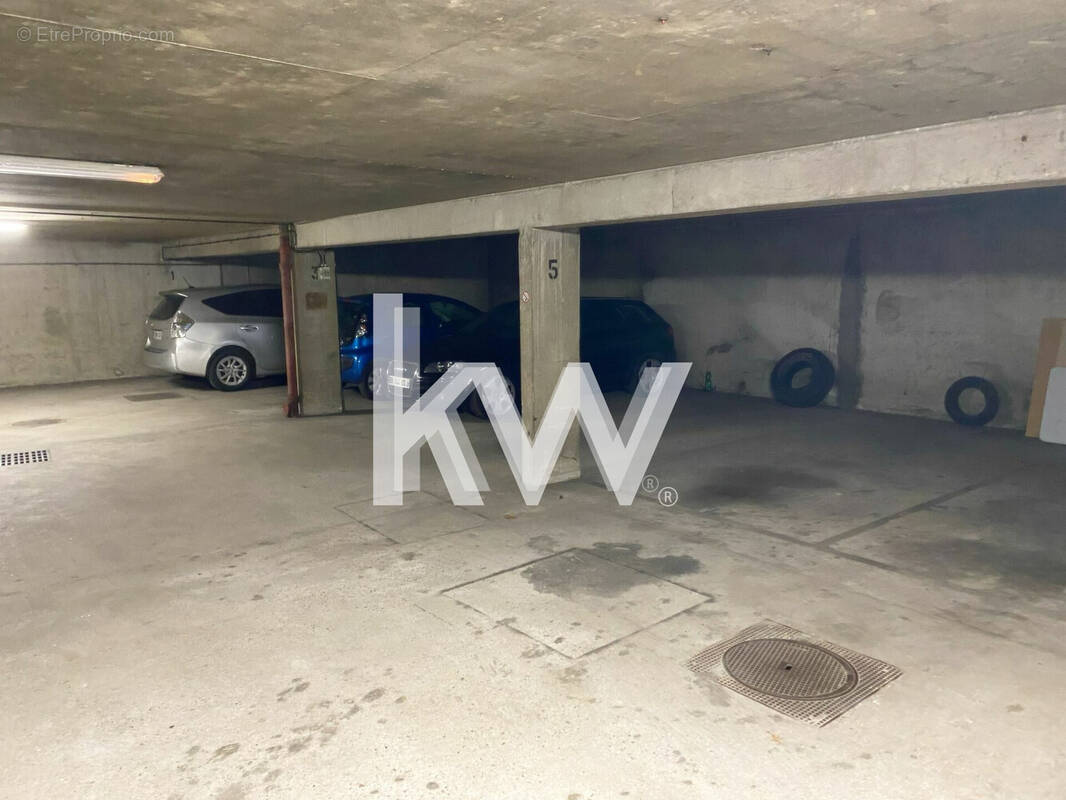Parking 24 m² à Montrouge  - photo 1