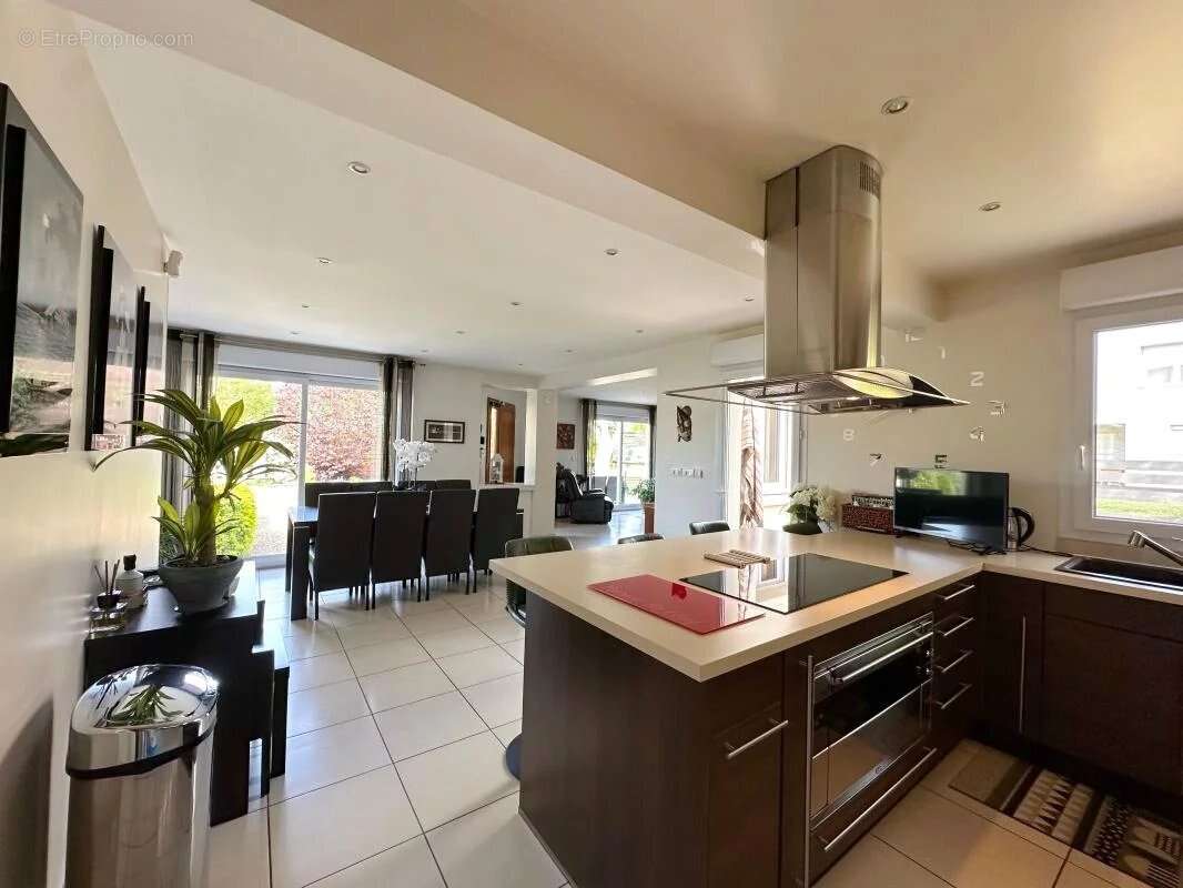 Rare et unique - Domaine de 240m2 (219 m2 carrez) - photo 5