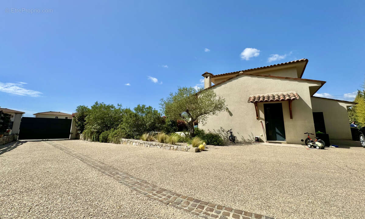 Maison à MONTAUROUX