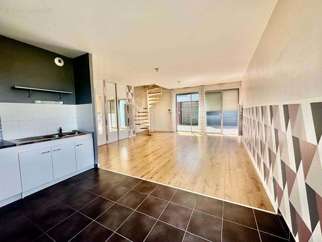 Appartement en Duplex de 70m2  , 2 chambres,,terrasse dans résidence sécurisée  avec places de parking - photo 3