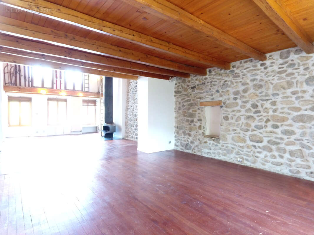 Maison à FEIGERES