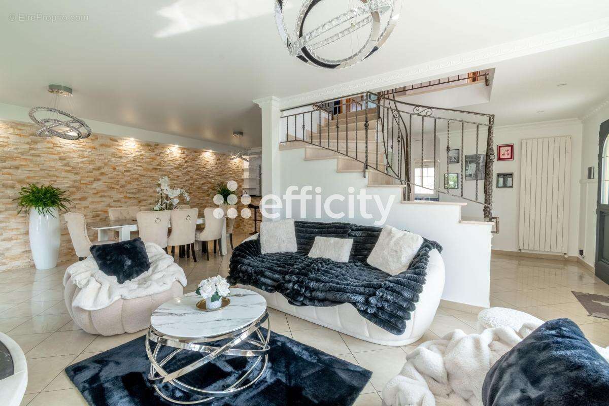 Maison à VIGNEUX-SUR-SEINE