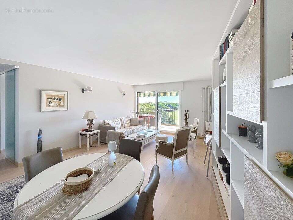 Appartement à MANDELIEU-LA-NAPOULE