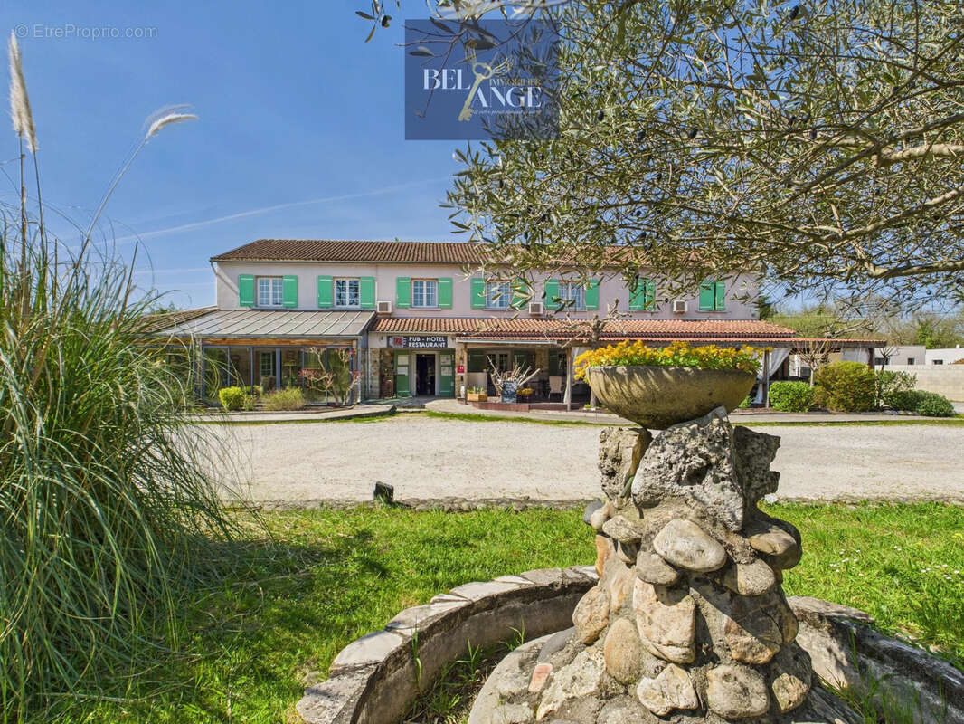 Commerce à GROSPIERRES