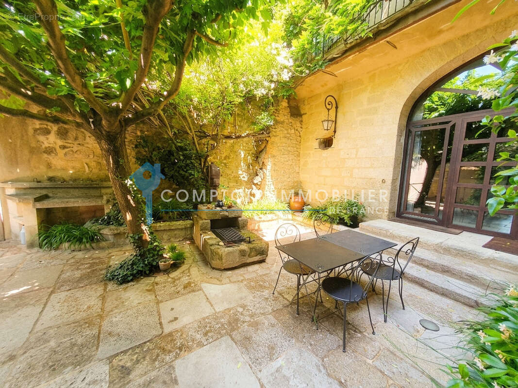A Vendre GARD (30) - Grande maison de charme avec cour dans village en périphérie Uzès - photo 5
