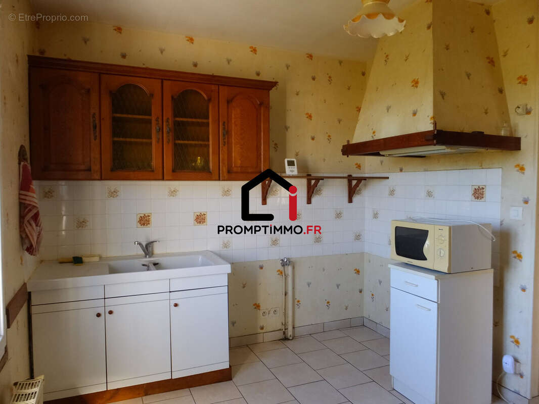 Maison à AINAY-LE-CHATEAU
