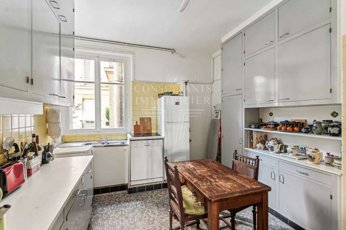 Appartement à PARIS-17E