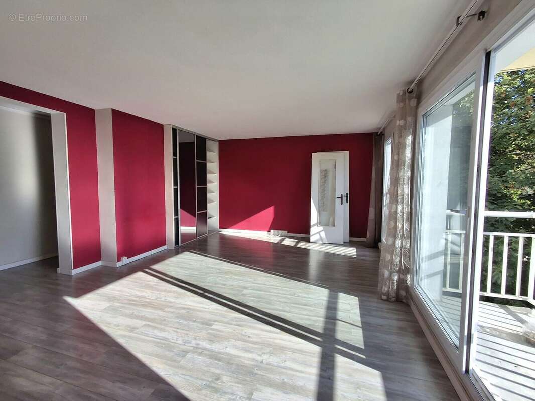 Appartement à FRESNES